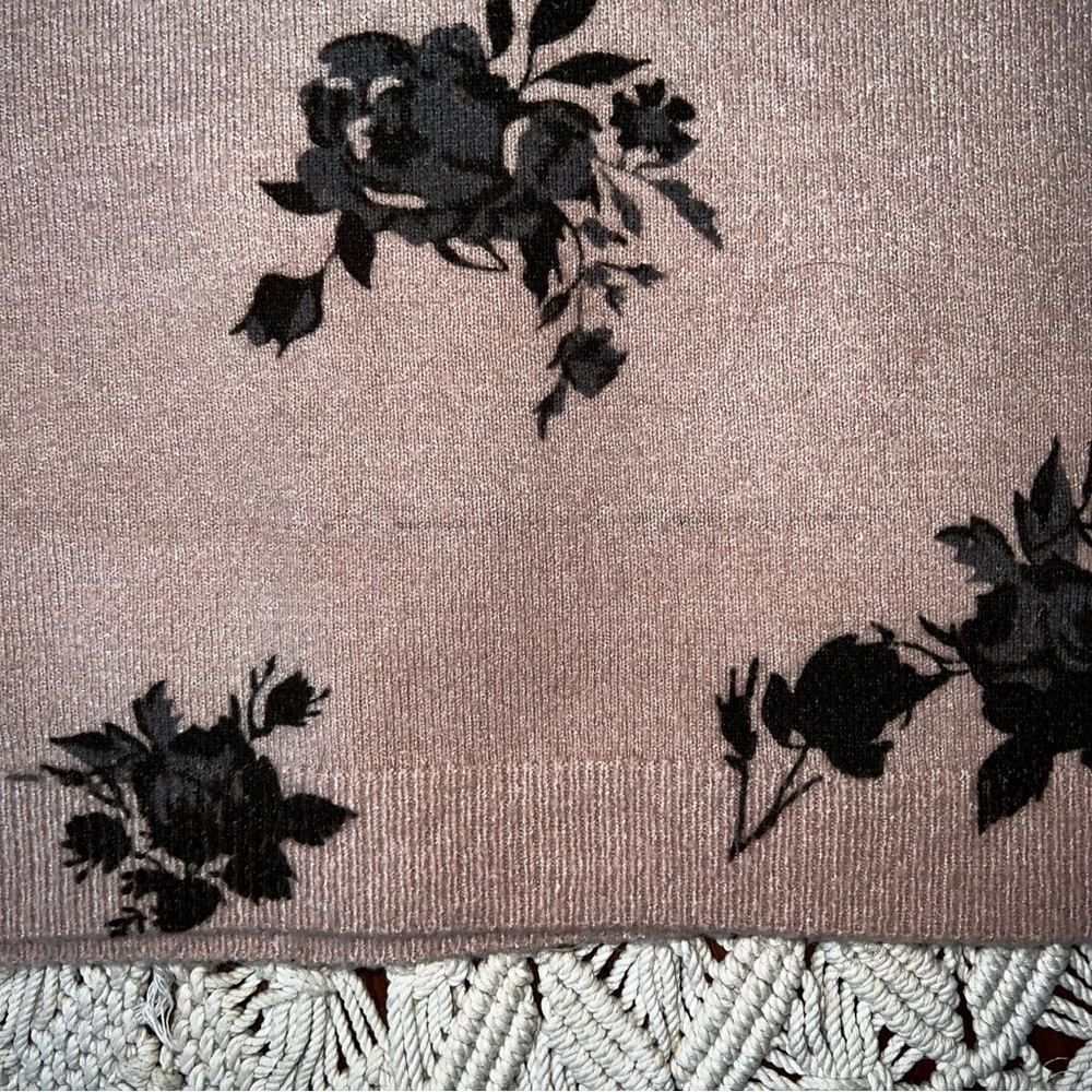Faith & Zoe | Floral Sweater - Picture 4 of 5